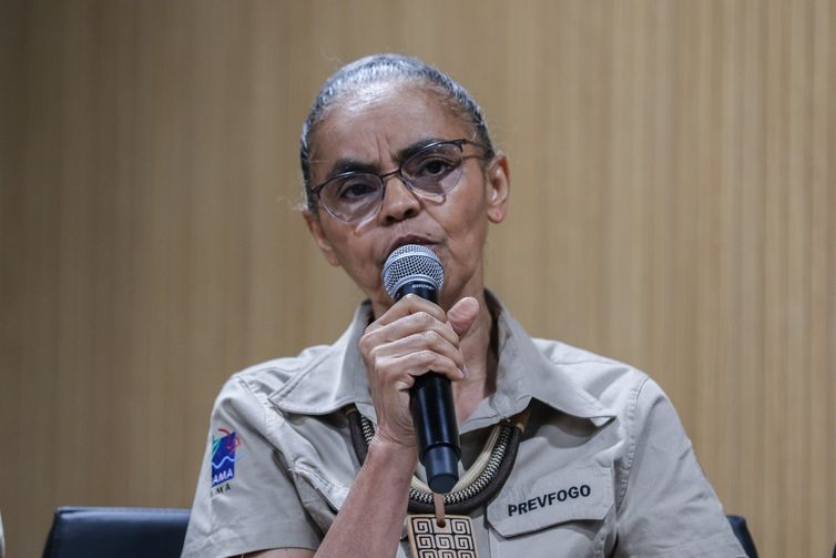 José Cruz/Agência Brasil Brasília (DF), 13/10/2023, A ministra do Meio Ambiente, Marina Silva, durante entrevista coletiva sobre seca e incêndios no Amazonas. Foto: José Cruz/Agência Brasil