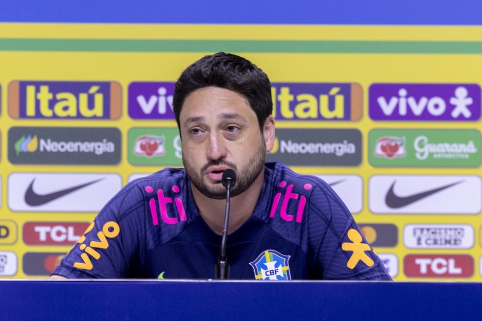 Arthur Elias, técnico da seleção brasileira feminina — Foto: Joilson Marconne / CBF