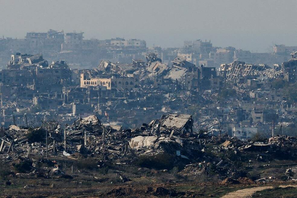 Prédios destruídos na Faixa de Gaza durante conflito entre Israel e Hamas, vistos do sul de Israel — Foto: Kai Pfaffenbach/Reuters