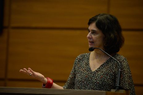 Tomaz Silva/Agência Brasil Rio de Janeiro (RJ), 26/03/2024 – Autoridades assinam acordo de cooperação entre a Fundação Oswaldo Cruz (Fiocruz): o Ministério da Saúde, o Instituto Nacional de Câncer (INCA) e Caring Cross durante lançamento da Estratégia para Terapias Avançadas da Fiocruz, no Rio de Janeiro. Ministra Nísia Trindade discursa. Foto: Tomaz Silva/Agência Brasil