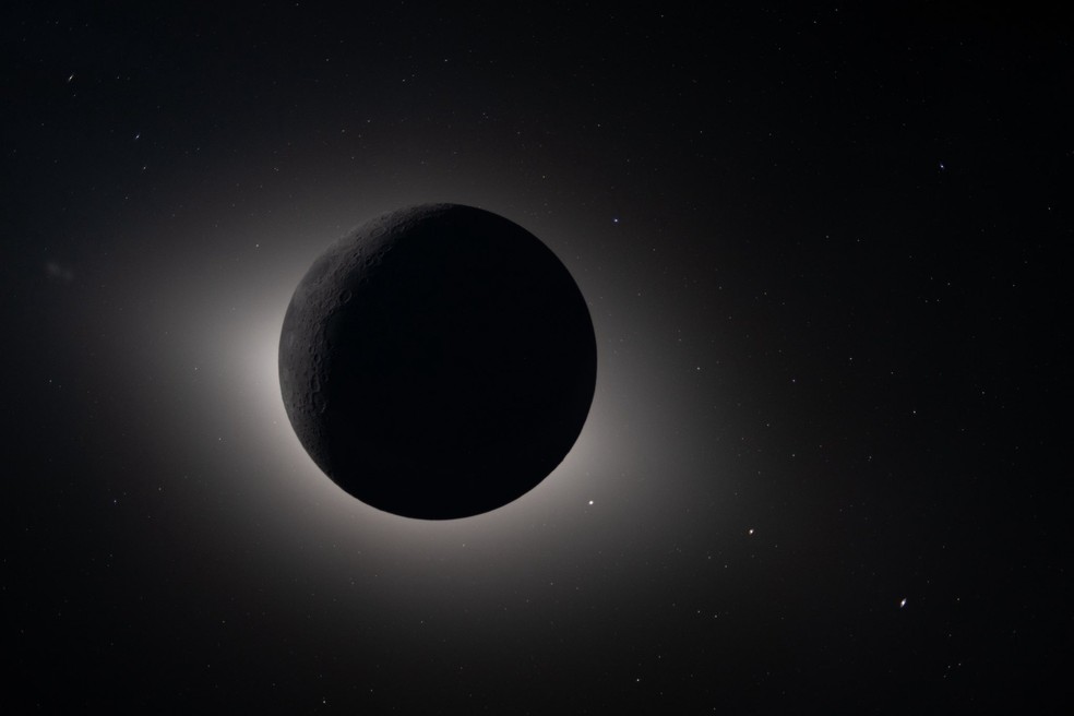 Lua eclipsa totalmente o sol em nova foto da Nasa, de 6 de abril de 2026 — Foto: Nasa
