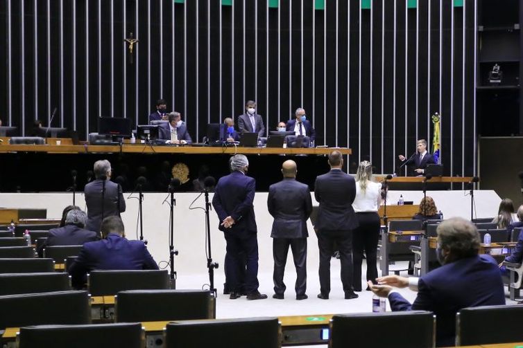 Michel Jesus/Câmara dos Deputados Parlamentares pró e contra a prisão de Daniel Silveira discursam no Plenário