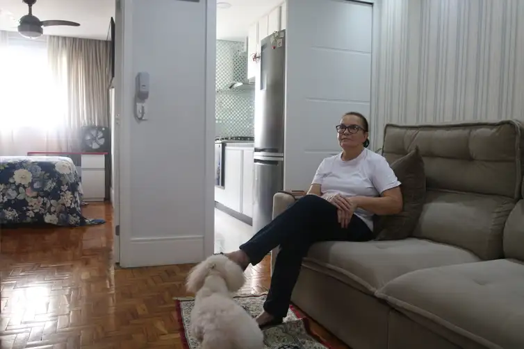 Rovena Rosa/Agência Brasil São Paulo (SP), 09/04/2024 - A síndica do Edifício Dandara, Marli Baffini, mostra o apartamento em que mora no prédio da União destinado a moradia de famílias de baixa renda, na Avenida Ipiranga. Foto: Rovena Rosa/Agência Brasil