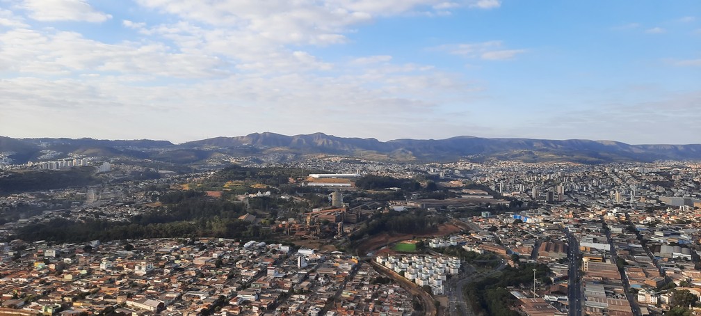 Manhã desta quinta-feira (20) tem céu parcialmente nublado em Belo Horizonte — Foto: Lucas Franco/TV Globo