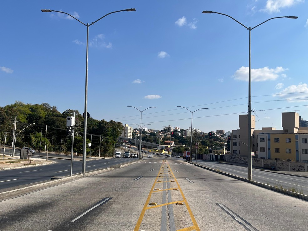 Avenida Pedro I em 2024, na altura onde ficava o antigo viaduto Batalha dos Guararapes. — Foto: Rodrigo Salgado/g1